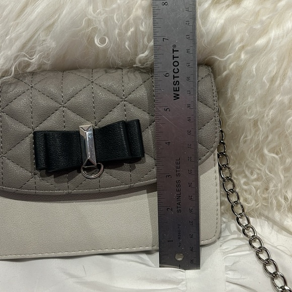 Grays & Black Bow Crossbody/clutch - Picture 5 of 11